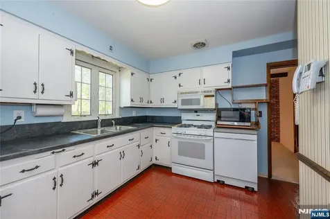 60 Sutton Avenue Totowa NJ 07512