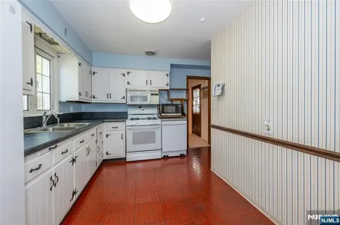 60 Sutton Avenue Totowa NJ 07512
