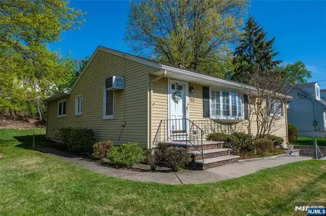 60 Sutton Avenue Totowa NJ 07512