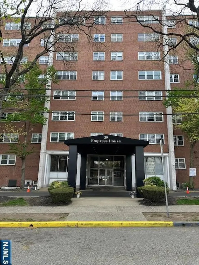 39 E 39th Paterson NJ 07514