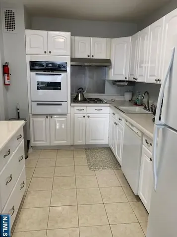 39 E 39th Paterson NJ 07514