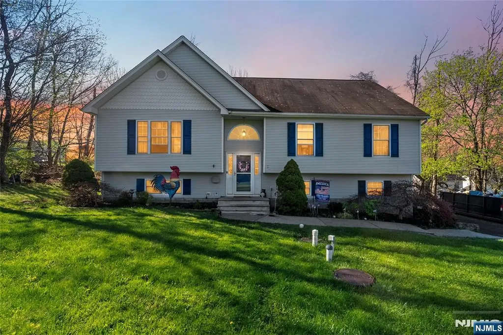 24 Reigler Road West Milford NJ 07421