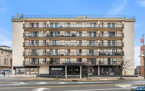233 12th Street Palisades Park NJ 07650
