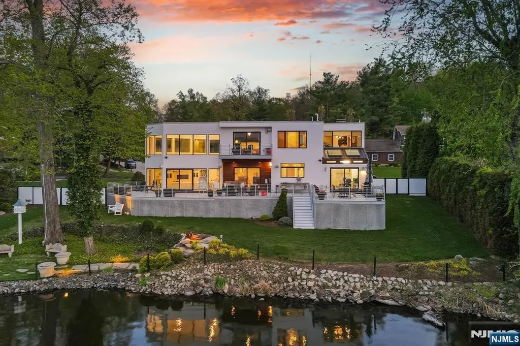 28 Glen Court Pompton Lakes NJ 07442