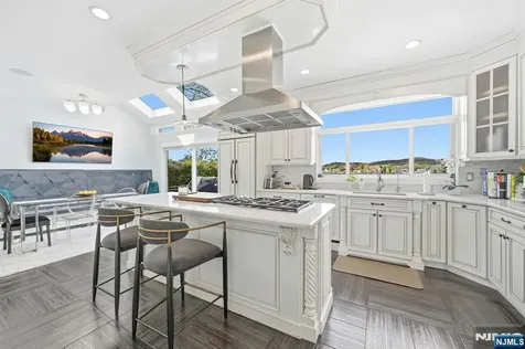 28 Glen Court Pompton Lakes NJ 07442