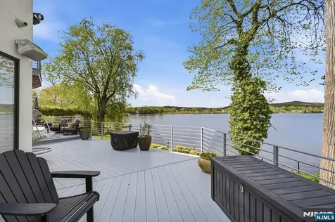 28 Glen Court Pompton Lakes NJ 07442