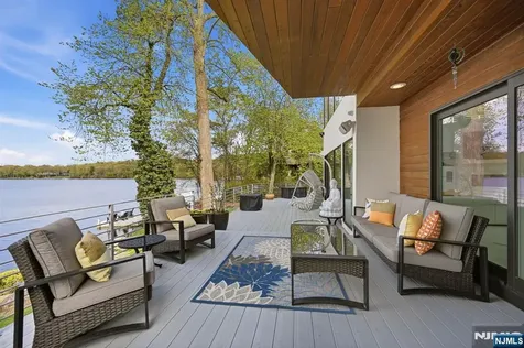 28 Glen Court Pompton Lakes NJ 07442