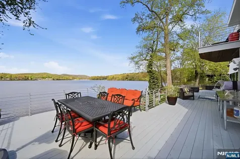 28 Glen Court Pompton Lakes NJ 07442