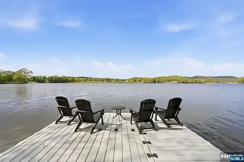 28 Glen Court Pompton Lakes NJ 07442