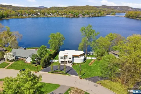 28 Glen Court Pompton Lakes NJ 07442