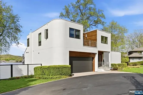 28 Glen Court Pompton Lakes NJ 07442