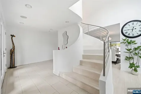 28 Glen Court Pompton Lakes NJ 07442