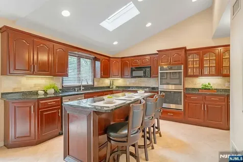 28 Pitcairn Avenue Ho-ho-kus NJ 07423