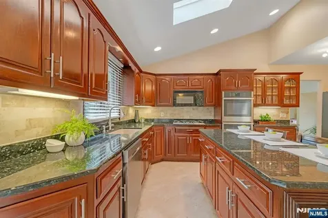 28 Pitcairn Avenue Ho-ho-kus NJ 07423