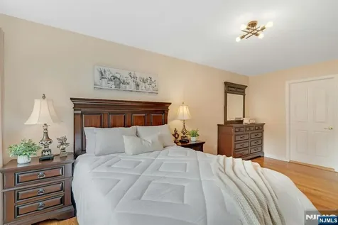 28 Pitcairn Avenue Ho-ho-kus NJ 07423