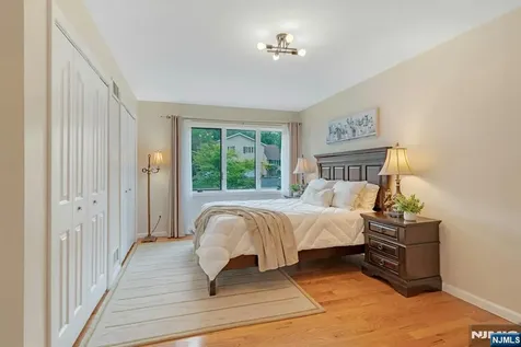 28 Pitcairn Avenue Ho-ho-kus NJ 07423