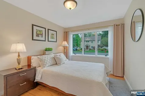 28 Pitcairn Avenue Ho-ho-kus NJ 07423