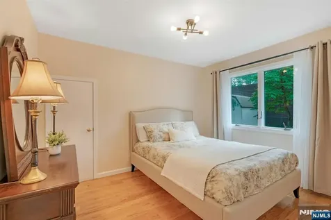 28 Pitcairn Avenue Ho-ho-kus NJ 07423