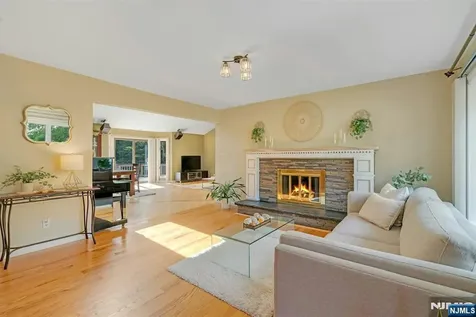 28 Pitcairn Avenue Ho-ho-kus NJ 07423