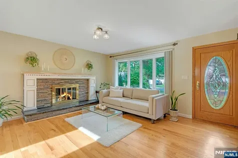 28 Pitcairn Avenue Ho-ho-kus NJ 07423