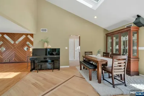 28 Pitcairn Avenue Ho-ho-kus NJ 07423