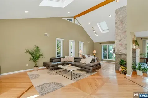28 Pitcairn Avenue Ho-ho-kus NJ 07423
