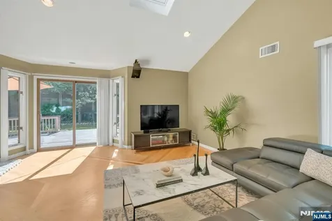 28 Pitcairn Avenue Ho-ho-kus NJ 07423
