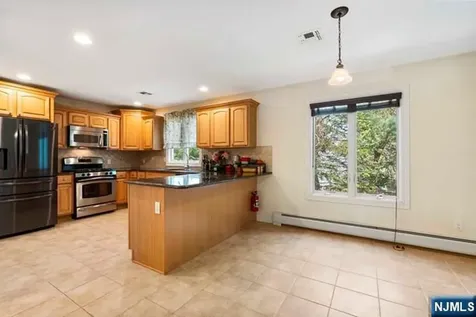 17 Skymark Court Upper Saddle River NJ 07458