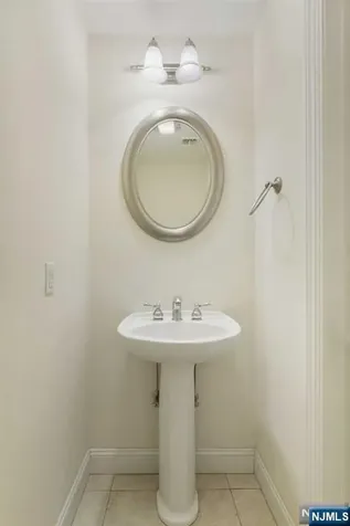 17 Skymark Court Upper Saddle River NJ 07458