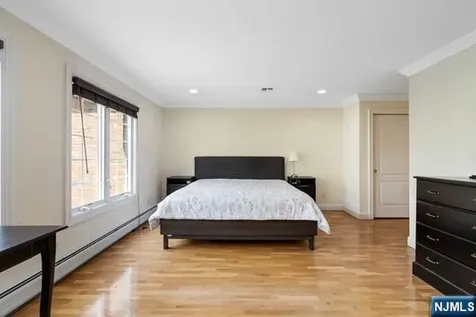 17 Skymark Court Upper Saddle River NJ 07458