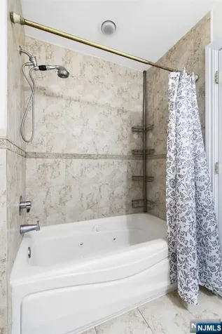 17 Skymark Court Upper Saddle River NJ 07458