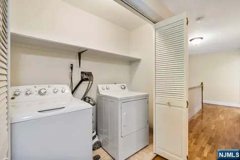 17 Skymark Court Upper Saddle River NJ 07458