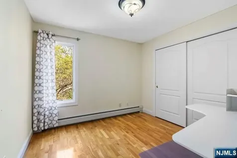 17 Skymark Court Upper Saddle River NJ 07458