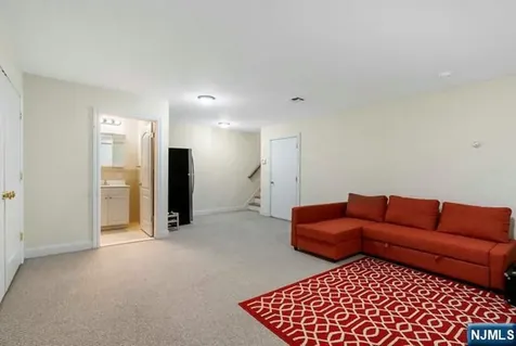17 Skymark Court Upper Saddle River NJ 07458