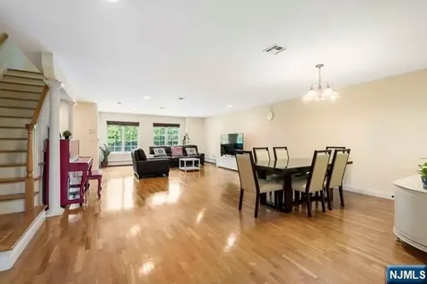 17 Skymark Court Upper Saddle River NJ 07458