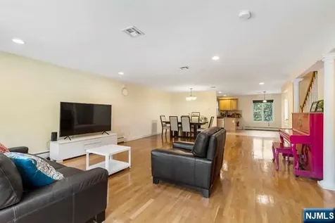 17 Skymark Court Upper Saddle River NJ 07458