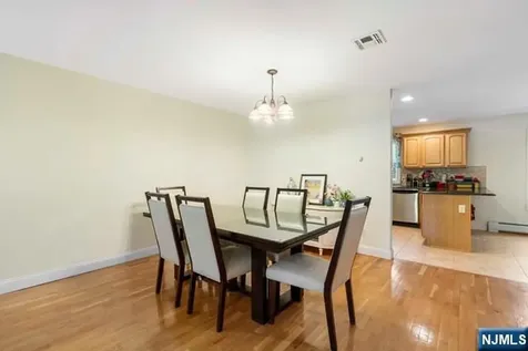 17 Skymark Court Upper Saddle River NJ 07458