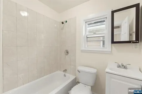 162 Columbia Avenue Newark NJ 07106