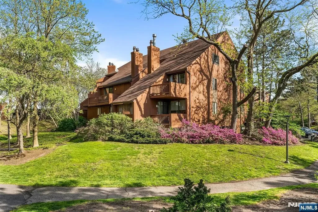 624 Sanderling Court Secaucus NJ 07094
