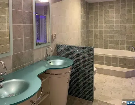 624 Sanderling Court Secaucus NJ 07094