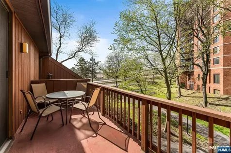 624 Sanderling Court Secaucus NJ 07094