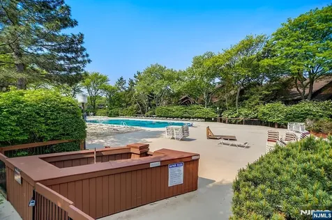 624 Sanderling Court Secaucus NJ 07094