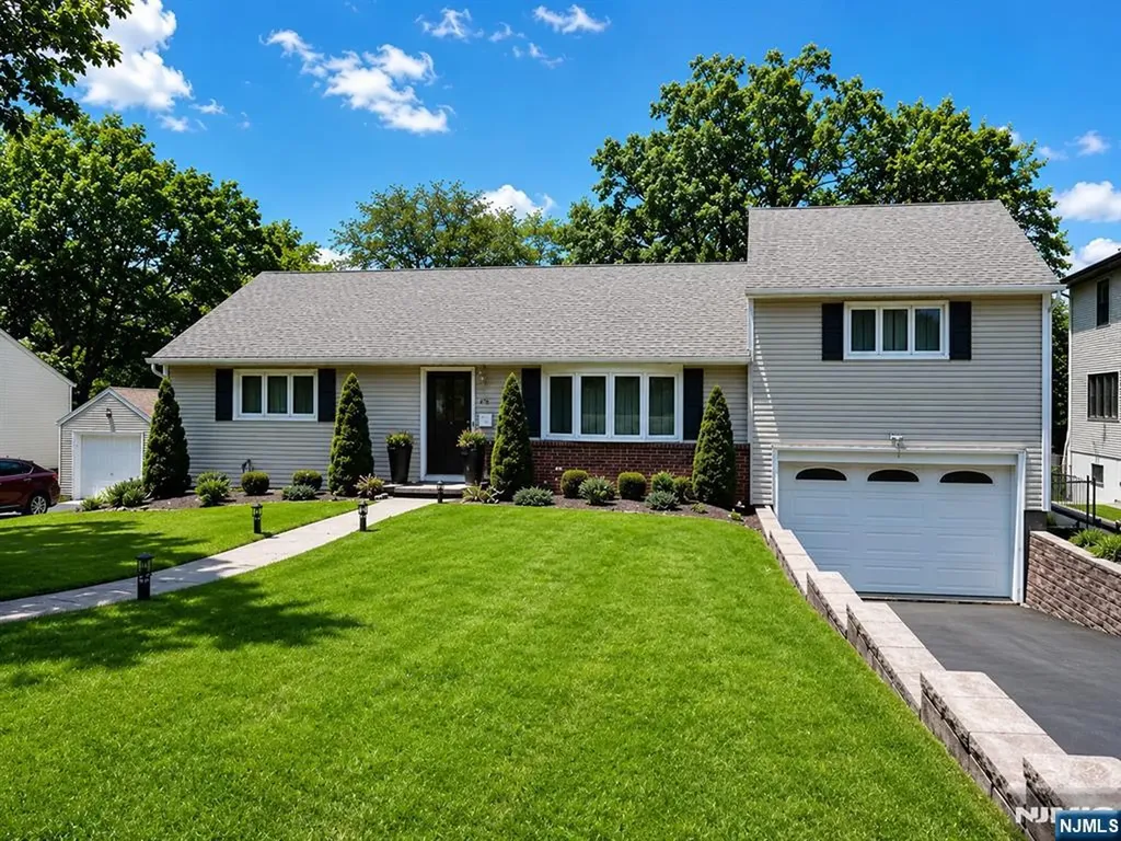 321 Maplewood Drive Paramus NJ 07652