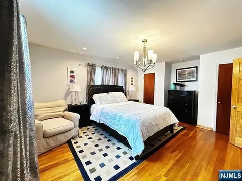 321 Maplewood Drive Paramus NJ 07652