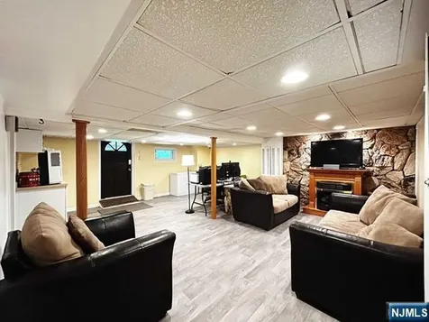 321 Maplewood Drive Paramus NJ 07652