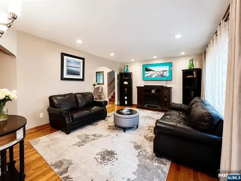 321 Maplewood Drive Paramus NJ 07652