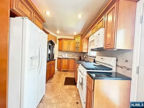 321 Maplewood Drive Paramus NJ 07652