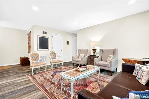 138 Indian Hollow Court Mahwah NJ 07430