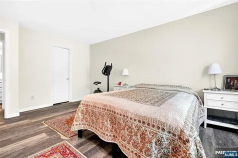 138 Indian Hollow Court Mahwah NJ 07430