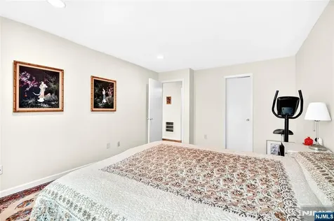 138 Indian Hollow Court Mahwah NJ 07430